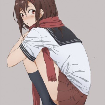 女子美甲被鹦鹉几口卸掉